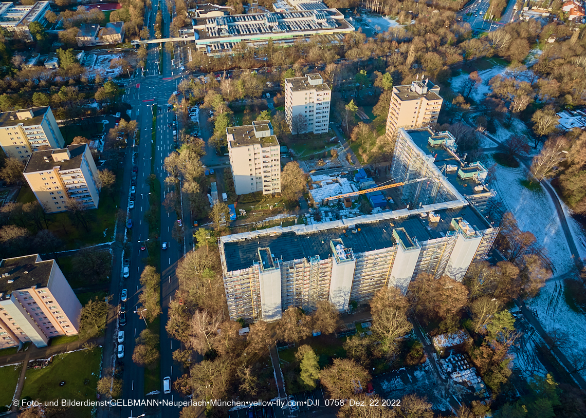 22.12.2022 - Fassadensanierung am Krl-Marx-Ring 11-21 in Neuperlach